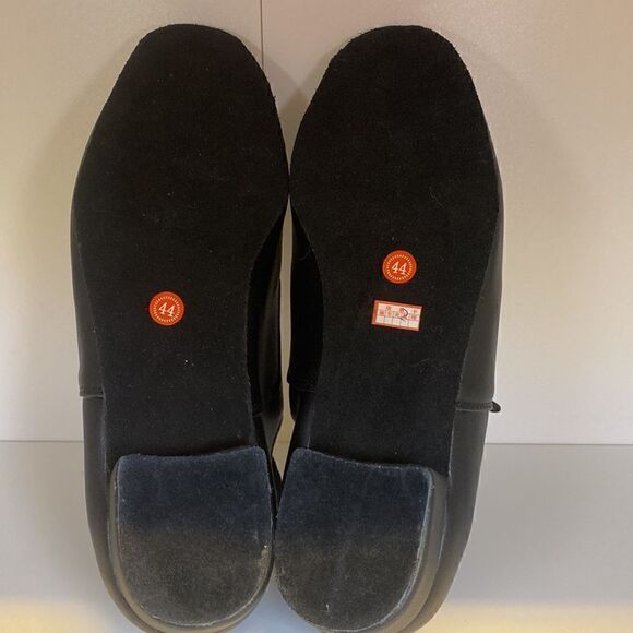 Dance shoes 
